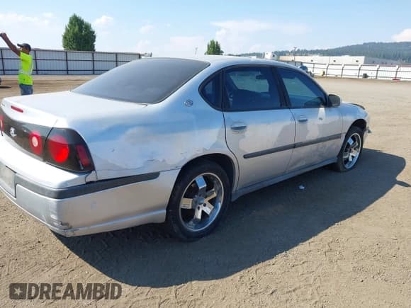 ✅ 2004 Chevrolet Impala • VIN: 2G1WF52E449295333 • Lot: 43118765. Listed on IAAI with 195,350 mi. Free auction sales archive from the USA and detailed vehicle history report at DreamBid. Image 4.