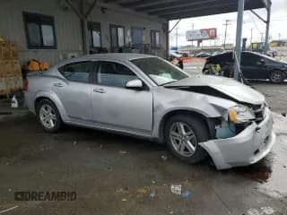 ✅ 2010 Dodge Avenger R/T • VIN: 1B3CC5FB6AN181945 • Lot: 43030325. Wystawiony na Copart z przebiegiem 97 771 mil. Bezpłatny archiwum sprzedaży aukcyjnych z USA i szczegółowy raport historii pojazdu na DreamBid. Zdjęcie 4.