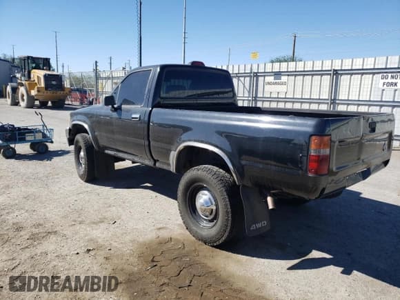 ✅ 1994 Toyota Pickup DX • VIN: 4TARN01P2RZ238716 • Лот: 69889915. Опубликован ранее на Copart с пробегом 323 344 миль. Бесплатный доступ к архиву аукционных продаж из США и подробный отчёт об истории автомобиля на DreamBid. Изображение 2.