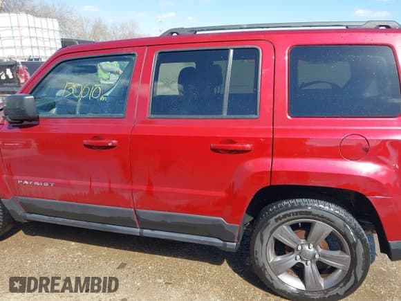 ✅ 2014 Jeep Patriot Latitude • VIN: 1C4NJPFA9ED848955 • Lot: 41988330. Wystawiony na IAAI z przebiegiem 130 010 mil. Bezpłatny archiwum sprzedaży aukcyjnych z USA i szczegółowy raport historii pojazdu na DreamBid. Zdjęcie 15.