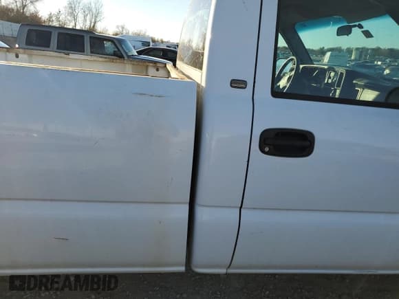 ✅ 2005 Chevrolet Silverado 2500HD • VIN: 1GCHC24285E150966 • Lot: 84203594. Wystawiony na Copart z przebiegiem 205 701 mil. Bezpłatny archiwum sprzedaży aukcyjnych z USA i szczegółowy raport historii pojazdu na DreamBid. Zdjęcie 10.