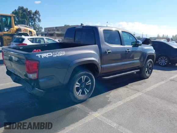✅ 2017 Toyota Tacoma SR5 • VIN: 5TFCZ5ANXHX081201 • Lot: 43354371. Listed on IAAI with 83,668 mi. Free auction sales archive from the USA and detailed vehicle history report at DreamBid. Image 4.