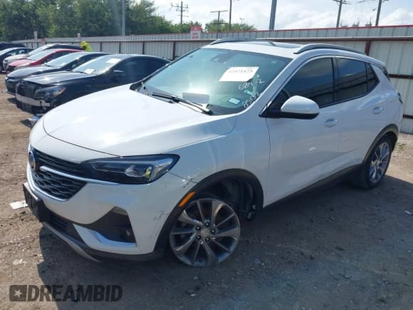 ✅ 2022 Buick Encore GX Essence • VIN: KL4MMFSL0NB063136 • Лот: 42471473. Опубликован ранее на IAAI с пробегом 122 572 миль. Бесплатный доступ к архиву аукционных продаж из США и подробный отчёт об истории автомобиля на DreamBid. Изображение 2.