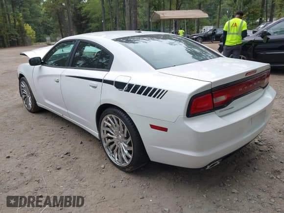 ✅ 2014 Dodge Charger SE • VIN: 2C3CDXBG8EH326043 • Lot: 43172764. Wystawiony na IAAI z przebiegiem 170 289 mil. Bezpłatny archiwum sprzedaży aukcyjnych z USA i szczegółowy raport historii pojazdu na DreamBid. Zdjęcie 3.
