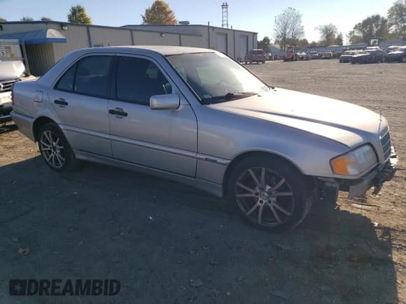 ✅ 2000 Mercedes-Benz C 230 Kompressor • VIN: WDBHA24G5YF935573 • Лот: 76331604. Опубликован ранее на Copart с пробегом 261 917 миль. Бесплатный доступ к архиву аукционных продаж из США и подробный отчёт об истории автомобиля на DreamBid. Изображение 4.