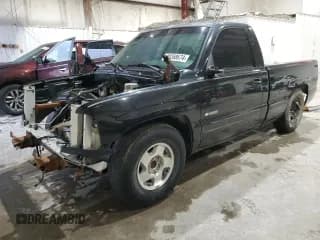 ✅ 2002 Chevrolet Silverado 1500 LS • VIN: 1GCEC14T62Z334409 • Лот: 80268674. Опубликован ранее на Copart с пробегом 165 204 миль. Бесплатный доступ к архиву аукционных продаж из США и подробный отчёт об истории автомобиля на DreamBid. Изображение 1.