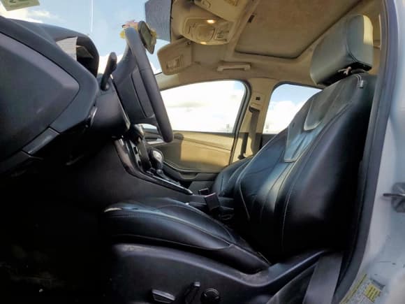 ✅ 2018 Ford Focus Titanium • VIN: 1FADP3J29JL289691 • Лот: 92054325. Опубликован ранее на Copart с пробегом 211 175 миль. Бесплатный доступ к архиву аукционных продаж из США и подробный отчёт об истории автомобиля на DreamBid. Изображение 7.