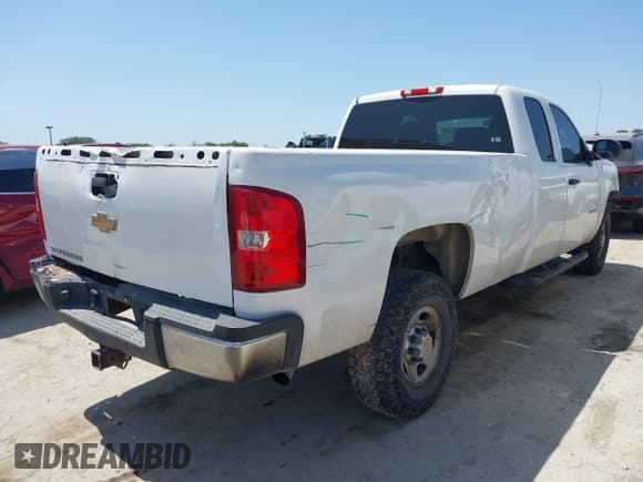 ✅ 2010 Chevrolet Silverado 2500HD • VIN: 1GC5CVBG2AZ222556 • Lot: 41948331. Wystawiony na IAAI z przebiegiem 213 515 mil. Bezpłatny archiwum sprzedaży aukcyjnych z USA i szczegółowy raport historii pojazdu na DreamBid. Zdjęcie 4.
