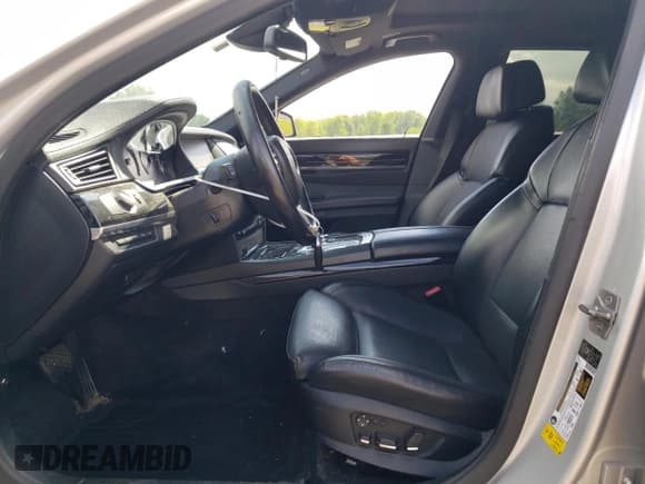 ✅ 2011 BMW 7 Series 750Li • VIN: WBAKB8C52BCY65205 • Lot: 66827495. Wystawiony na Copart z przebiegiem 96 168 mil. Bezpłatny archiwum sprzedaży aukcyjnych z USA i szczegółowy raport historii pojazdu na DreamBid. Zdjęcie 7.