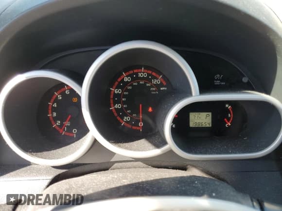 ✅ 2010 Pontiac Vibe 1SA • VIN: 5Y2SP6E86AZ412314 • Lot: 85120405. Listed on Copart with 198,654 mi. Free auction sales archive from the USA and detailed vehicle history report at DreamBid. Image 9.