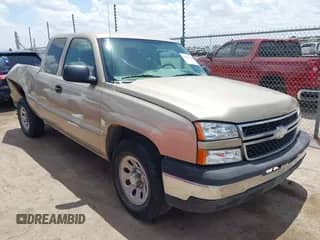 2007 Chevrolet Silverado 1500 LT1 z VIN 1GCEC19V17Z161741, wystawiony jako IAAI lot #42552166 z przebiegiem 337 477 mil mil oraz . Historia ofert i sprzedaży dostępna na DreamBid. Obrazek 1.