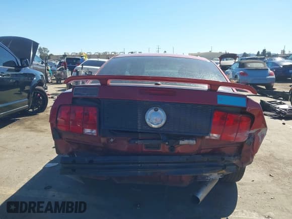 ✅ 2007 Ford Mustang GT Deluxe • VIN: 1ZVFT82H475215524 • Lot: 43472502. Listed on IAAI with 193,059 mi. Free auction sales archive from the USA and detailed vehicle history report at DreamBid. Image 17.