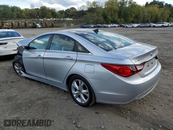 ✅ 2013 Hyundai Sonata SE • VIN: 5NPEC4AC7DH536451 • Lot: 74036644. Wystawiony na Copart z przebiegiem 128 554 mil. Bezpłatny archiwum sprzedaży aukcyjnych z USA i szczegółowy raport historii pojazdu na DreamBid. Zdjęcie 2.