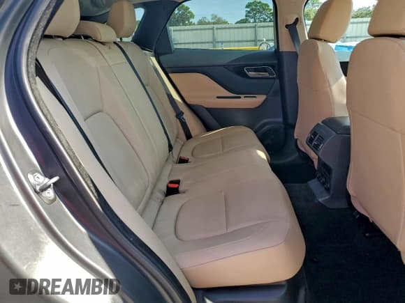 ✅ 2017 Jaguar F-Pace • VIN: SADCS2BN7HA892639 • Lot: 95219645. Listed on Copart with 124,068 mi. Free auction sales archive from the USA and detailed vehicle history report at DreamBid. Image 11.