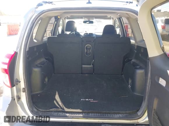 ✅ 2011 Toyota RAV4 Sport • VIN: JTMRF4DV9B5042465 • Lot: 43637597. Listed on IAAI with Not provided. Free auction sales archive from the USA and detailed vehicle history report at DreamBid. Image 16.