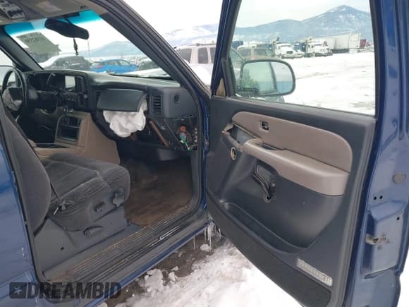 ✅ 2002 Chevrolet Tahoe LS • VIN: 1GNEK13V12J330179 • Lot: 41382530. Wystawiony na IAAI z przebiegiem 216 051 mil. Bezpłatny archiwum sprzedaży aukcyjnych z USA i szczegółowy raport historii pojazdu na DreamBid. Zdjęcie 5.