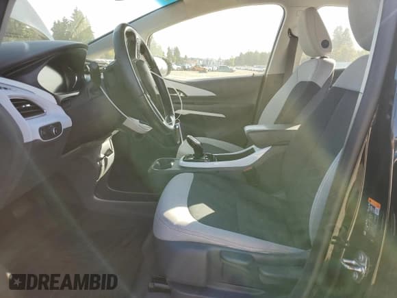 ✅ 2020 Chevrolet Bolt EV LT • VIN: 1G1FY6S08L4143478 • Lot: 85159775. Wystawiony na Copart z przebiegiem 106 442 mil. Bezpłatny archiwum sprzedaży aukcyjnych z USA i szczegółowy raport historii pojazdu na DreamBid. Zdjęcie 7.