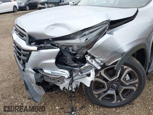 ✅ 2024 Subaru Ascent Limited • VIN: 4S4WMAUD0R3424268 • Lot: 42005674. Listed on IAAI with 6,981 mi. Free auction sales archive from the USA and detailed vehicle history report at DreamBid. Image 6.