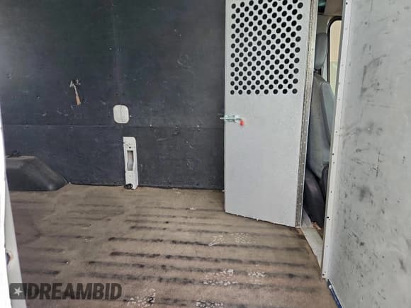 ✅ 2019 Ford Transit • VIN: 1FTYR2CM7KKA69374 • Lot: 96418065. Wystawiony na Copart z przebiegiem 66 771 mil. Bezpłatny archiwum sprzedaży aukcyjnych z USA i szczegółowy raport historii pojazdu na DreamBid. Zdjęcie 11.