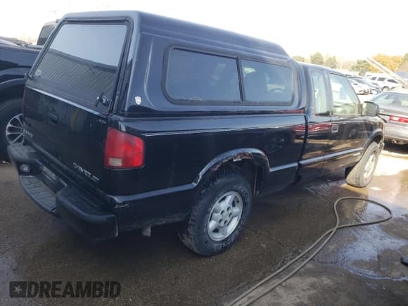 ✅ 2003 Chevrolet S-10 LS • VIN: 1GCDT19X638269446 • Лот: 77498724. Опубликован ранее на Copart с пробегом 286 713 миль. Бесплатный доступ к архиву аукционных продаж из США и подробный отчёт об истории автомобиля на DreamBid. Изображение 3.