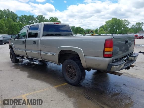 ✅ 2002 GMC Sierra 2500HD SLE • VIN: 1GTHK23U52F245951 • Лот: 42308897. Опубликован ранее на IAAI с пробегом 374 050 миль. Бесплатный доступ к архиву аукционных продаж из США и подробный отчёт об истории автомобиля на DreamBid. Изображение 3.