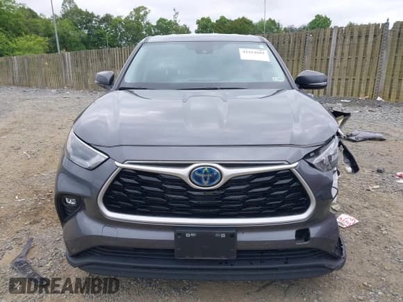 ✅ 2023 Toyota Highlander Hybrid LE • VIN: 5TDZARAH3PS526191 • Lot: 42212602. Listed on IAAI with 31,810 mi. Free auction sales archive from the USA and detailed vehicle history report at DreamBid. Image 13.