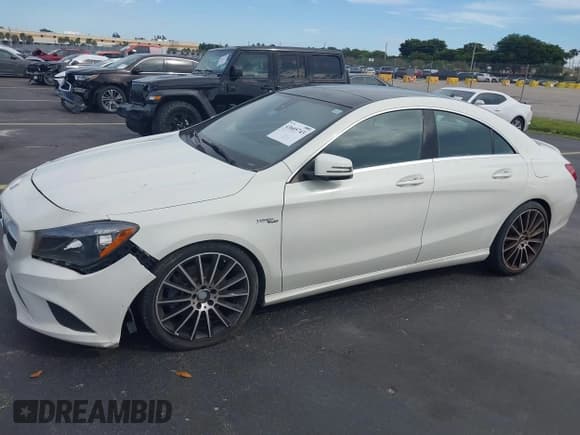 ✅ 2015 Mercedes-Benz CLA 250 • VIN: WDDSJ4EB6FN171344 • Lot: 43605743. Wystawiony na IAAI z przebiegiem 49 120 mil. Bezpłatny archiwum sprzedaży aukcyjnych z USA i szczegółowy raport historii pojazdu na DreamBid. Zdjęcie 20.