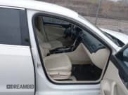 ✅ 2015 Volkswagen Passat SE • VIN: 1VWBT7A31FC094430 • Lot: 43757096. Wystawiony na IAAI z przebiegiem 122 679 mil. Bezpłatny archiwum sprzedaży aukcyjnych z USA i szczegółowy raport historii pojazdu na DreamBid. Zdjęcie 5.