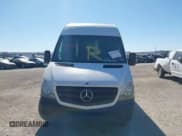 ✅ 2015 Mercedes-Benz Sprinter Cargo EXT • VIN: WD3PE8DBXFP132946 • Lot: 43455287. Wystawiony na IAAI z przebiegiem 403 291 mil. Bezpłatny archiwum sprzedaży aukcyjnych z USA i szczegółowy raport historii pojazdu na DreamBid. Zdjęcie 12.