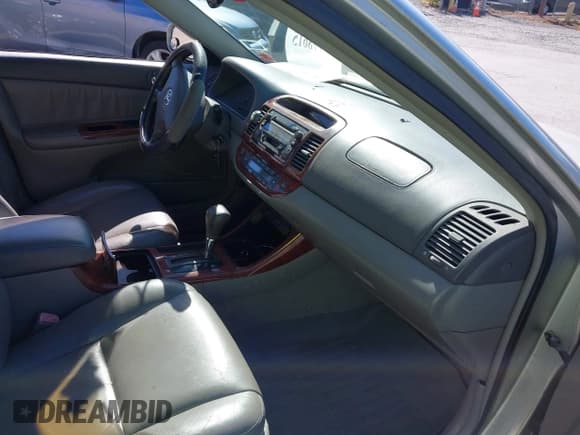 ✅ 2004 Toyota Camry LE • VIN: 4T1BE30K54U928149 • Lot: 43178615. Wystawiony na IAAI z przebiegiem 197 340 mil. Bezpłatny archiwum sprzedaży aukcyjnych z USA i szczegółowy raport historii pojazdu na DreamBid. Zdjęcie 5.