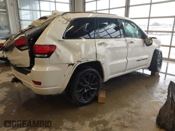 ✅ 2017 Jeep Grand Cherokee Altitude • VIN: 1C4RJFAG0HC881425 • Lot: 43674592. Listed on IAAI with 51,801 mi. Free auction sales archive from the USA and detailed vehicle history report at DreamBid. Image 4.