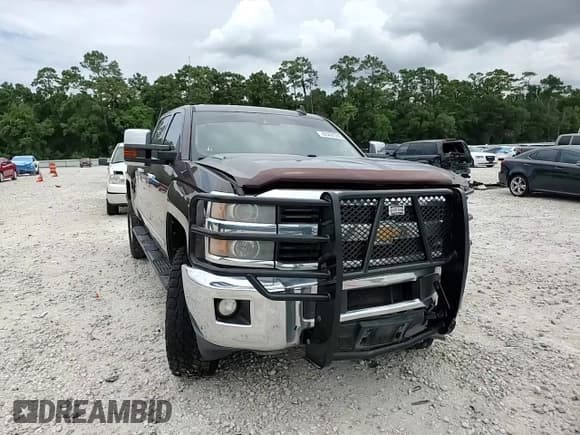 ✅ 2016 Chevrolet Silverado 2500HD LTZ • VIN: 1GC1KWE87GF132342 • Lot: 63491245. Wystawiony na Copart z przebiegiem 330 596 mil. Bezpłatny archiwum sprzedaży aukcyjnych z USA i szczegółowy raport historii pojazdu na DreamBid. Zdjęcie 13.