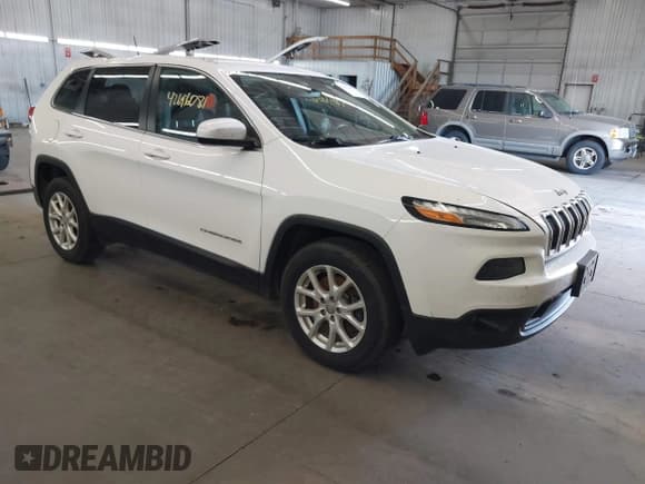 ✅ 2018 Jeep Cherokee Latitude • VIN: 1C4PJMCB0JD589478 • Lot: 42696081. Wystawiony na IAAI z przebiegiem 132 214 mil. Bezpłatny archiwum sprzedaży aukcyjnych z USA i szczegółowy raport historii pojazdu na DreamBid. Zdjęcie 1.