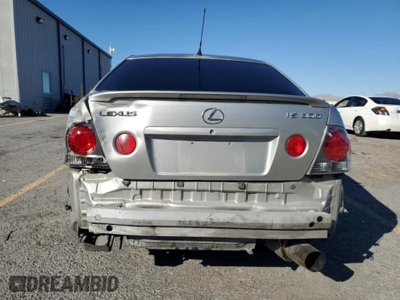 ✅ 2004 Lexus IS 300/350 • VIN: JTHBD192940084329 • Лот: 89925245. Опубликован ранее на Copart с пробегом 181 461 миль. Бесплатный доступ к архиву аукционных продаж из США и подробный отчёт об истории автомобиля на DreamBid. Изображение 6.