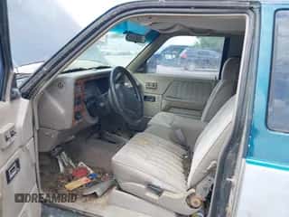 1995 Dodge Dakota z VIN 1B7GG23X6SS221866, wystawiony jako IAAI lot #42449940 z przebiegiem 146 680 mil mil oraz . Historia ofert i sprzedaży dostępna na DreamBid. Obrazek 5.