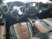 ✅ 2019 Chevrolet Silverado 1500 High Country • VIN: 3GCPWFED3KG140022 • Lot: 45001935. Wystawiony na Copart z przebiegiem 105 154 mil. Bezpłatny archiwum sprzedaży aukcyjnych z USA i szczegółowy raport historii pojazdu na DreamBid. Zdjęcie 8.