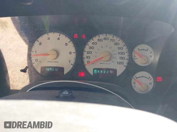 ✅ 2003 Dodge 1500 ST • VIN: 1D7HA18N93S147339 • Lot: 43419001. Wystawiony na IAAI z przebiegiem 169 012 mil. Bezpłatny archiwum sprzedaży aukcyjnych z USA i szczegółowy raport historii pojazdu na DreamBid. Zdjęcie 7.