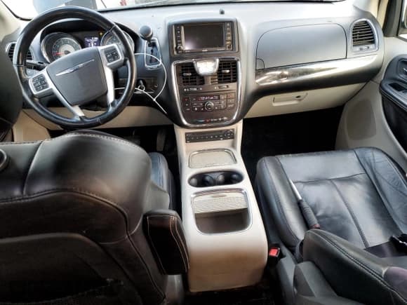 ✅ 2012 Chrysler Town & Country Limited • VIN: 2C4RC1GG2CR116088 • Lot: 90141755. Listed on Copart with 139,446 mi. Free auction sales archive from the USA and detailed vehicle history report at DreamBid. Image 8.