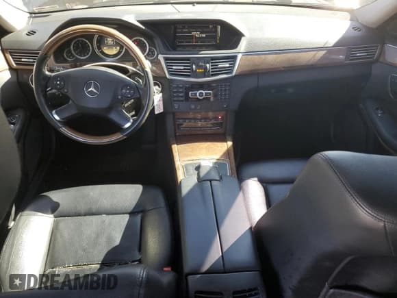 ✅ 2012 Mercedes-Benz E 350 Luxury • VIN: WDDHF8JB9CA559390 • Lot: 89691635. Wystawiony na Copart z przebiegiem 172 149 mil. Bezpłatny archiwum sprzedaży aukcyjnych z USA i szczegółowy raport historii pojazdu na DreamBid. Zdjęcie 8.