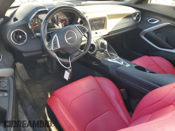 ✅ 2019 Chevrolet Camaro 1SS • VIN: 1G1FF1R7XK0111486 • Lot: 92022585. Wystawiony na Copart z przebiegiem 18 057 mil. Bezpłatny archiwum sprzedaży aukcyjnych z USA i szczegółowy raport historii pojazdu na DreamBid. Zdjęcie 8.