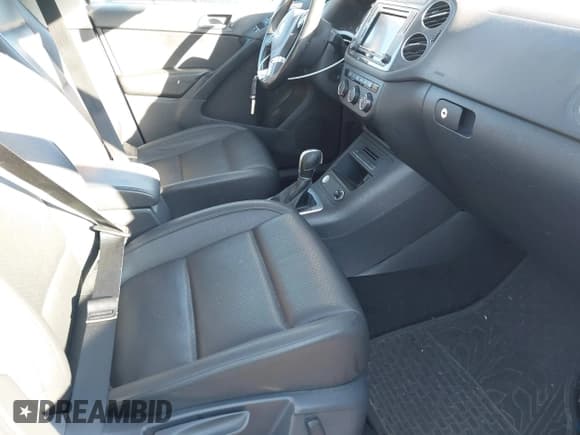 ✅ 2017 Volkswagen Tiguan Wolfsburg Edition • VIN: WVGSV7AX9HK020953 • Lot: 43595885. Listed on IAAI with 127,773 mi. Free auction sales archive from the USA and detailed vehicle history report at DreamBid. Image 5.