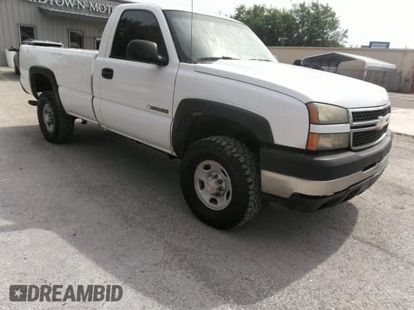 ✅ 2007 Chevrolet Silverado 2500HD Work Truck • VIN: 1GCHC24U37E140124 • Lot: 42265576. Wystawiony na IAAI z przebiegiem 293 508 mil. Bezpłatny archiwum sprzedaży aukcyjnych z USA i szczegółowy raport historii pojazdu na DreamBid. Zdjęcie 1.