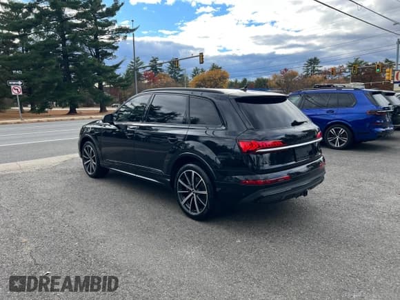 ✅ 2021 Audi Q7 Premium Plus • VIN: WA1LXAF76MD030700 • Lot: 85418895. Listed on Copart with 101,482 mi. Free auction sales archive from the USA and detailed vehicle history report at DreamBid. Image 3.