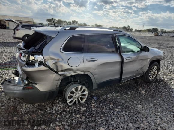 ✅ 2019 Jeep Cherokee Latitude • VIN: 1C4PJMCB5KD125782 • Lot: 84253285. Listed on Copart with 75,775 mi. Free auction sales archive from the USA and detailed vehicle history report at DreamBid. Image 3.