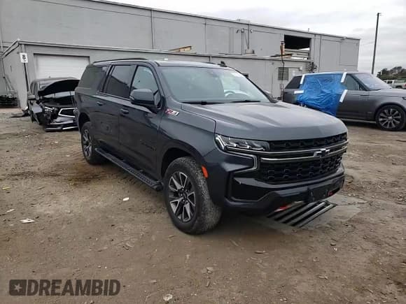 ✅ 2022 Chevrolet Suburban Z71 • VIN: 1GNSKDKD3NR196942 • Lot: 90234935. Wystawiony na Copart z przebiegiem 28 796 mil. Bezpłatny archiwum sprzedaży aukcyjnych z USA i szczegółowy raport historii pojazdu na DreamBid. Zdjęcie 14.