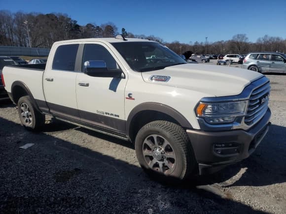 ✅ 2022 Ram 2500 Longhorn • VIN: 3C6UR5GL6NG131450 • Lot: 46022085. Wystawiony na Copart z przebiegiem 63 301 mil. Bezpłatny archiwum sprzedaży aukcyjnych z USA i szczegółowy raport historii pojazdu na DreamBid. Zdjęcie 4.