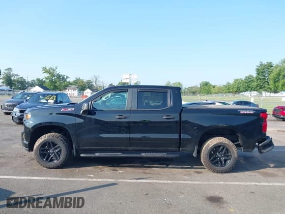 ✅ 2021 Chevrolet Silverado 1500 Custom Trail Boss • VIN: 1GCPYCEFXMZ447720 • Lot: 42997924. Wystawiony na IAAI z przebiegiem 39 845 mil. Bezpłatny archiwum sprzedaży aukcyjnych z USA i szczegółowy raport historii pojazdu na DreamBid. Zdjęcie 14.