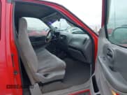 ✅ 1999 Ford F-150 XL • VIN: 1FTRX17L5XKB93933 • Lot: 41966711. Wystawiony na IAAI z przebiegiem Nie podano. Bezpłatny archiwum sprzedaży aukcyjnych z USA i szczegółowy raport historii pojazdu na DreamBid. Zdjęcie 5.