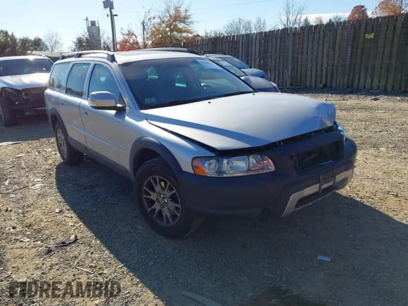 ✅ 2007 Volvo XC70 • VIN: YV4SZ592X71282326 • Lot: 43680639. Listed on IAAI with 119,796 mi. Free auction sales archive from the USA and detailed vehicle history report at DreamBid. Image 1.