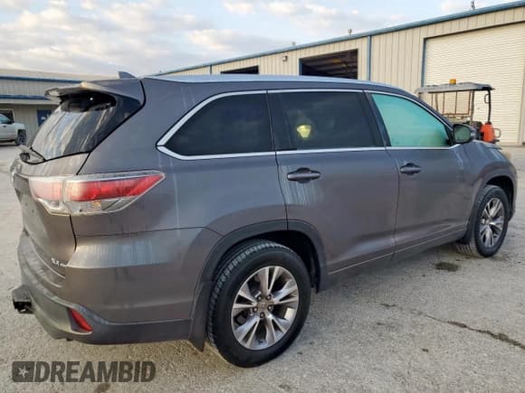 ✅ 2015 Toyota Highlander XLE • VIN: 5TDJKRFH3FS146026 • Lot: 90114775. Listed on Copart with 160,943 mi. Free auction sales archive from the USA and detailed vehicle history report at DreamBid. Image 3.